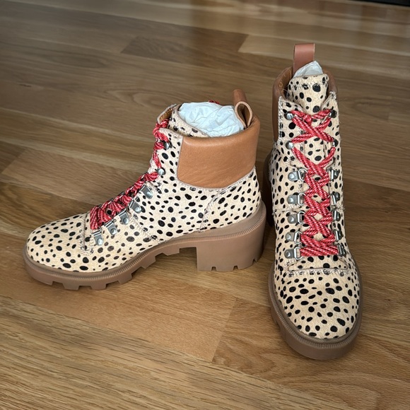 Dolce Vita Platform Boots - Picture 2 of 7